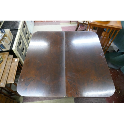 263 - Antique rosewood tea tableWhen closed - L: 92cm D: 46cm H: 75cm approxWhen open - L: 92cm W: 92cm H:... 