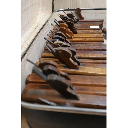 375 - Large collection of vintage wood planes