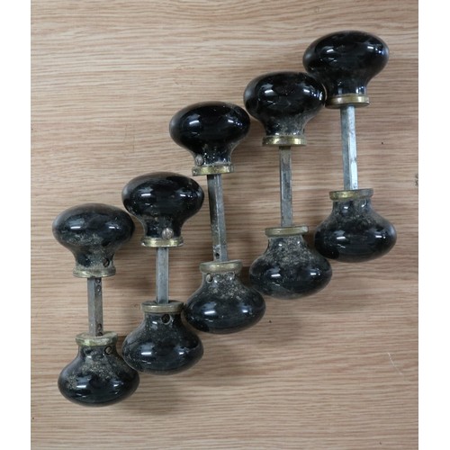 386 - Collection of antique door knobs together with brass cabinet plates