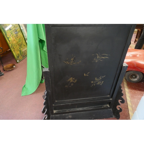 358 - Chinoiserie screen (possibly 20's/30's firescreen) approx W: 92cm H: 118cm