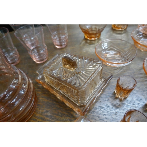 478 - Collection of vintage glass