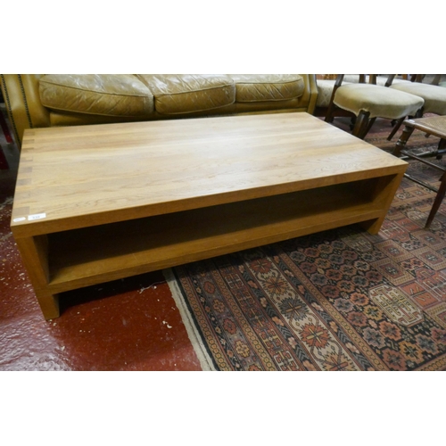 539 - Oak coffee table - Approx size: W: 136cm D: 69cm H: 36cm