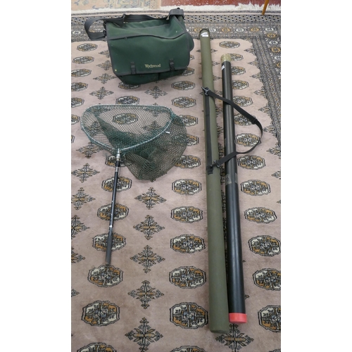 328 - 3 Daiwa Whisker fly fishing rods 8.5ft, 10ft and 10.5ft in green rod bag together with fly fishing b... 