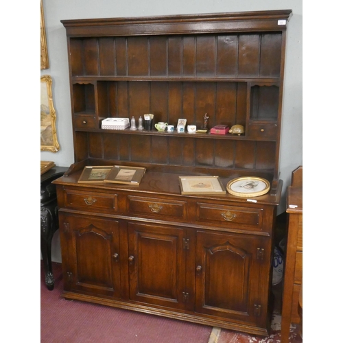 365 - Oak dresser - Approx size: W: 137cm D: 45cm H:181cm