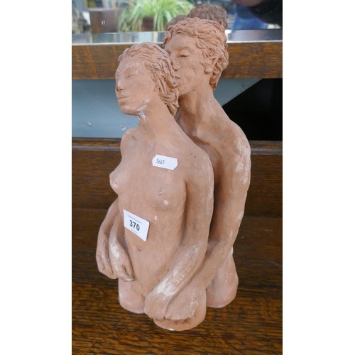 370 - Terracotta figure of lovers - Approx height: 31cm