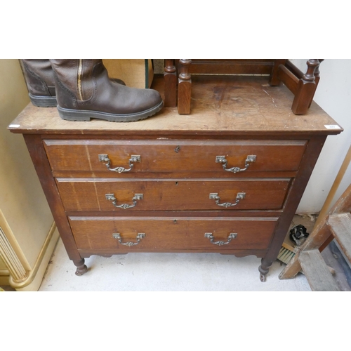 447 - Oak chest of drawers