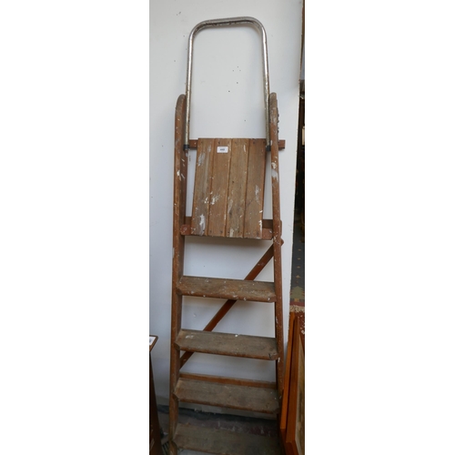 448 - Vintage step ladder