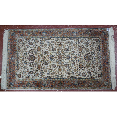 484 - Patterned rug - Approx size: 176cm x 94cm