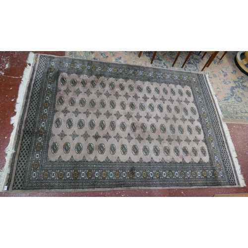 485 - Large patterned rug - Approx size: 286cm x 189cm