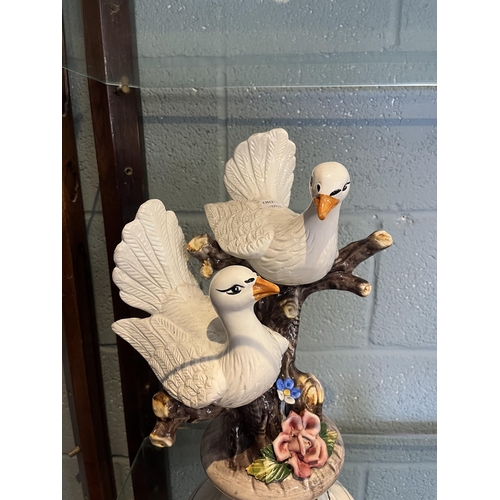 109 - Capodimonte doves on a branch - Approx height: 47cm