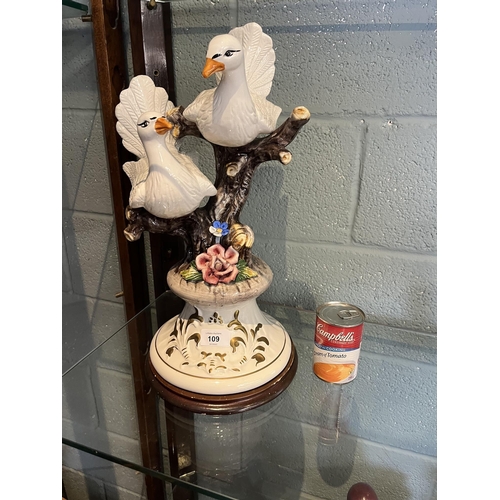 109 - Capodimonte doves on a branch - Approx height: 47cm