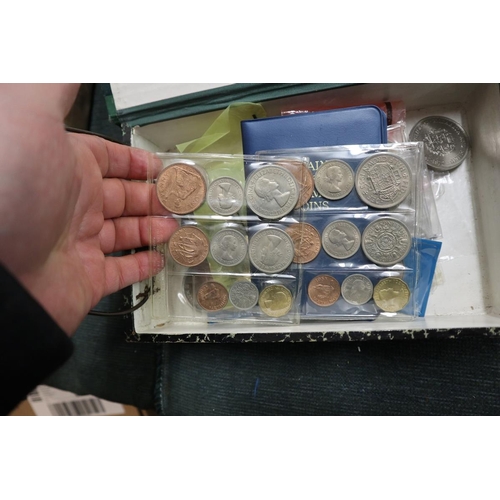 193 - Coins - Box of duplicated QE2 British coins value to £2 and £5