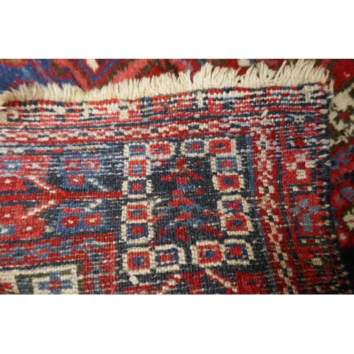 307 - Small red patterned rug - Approx size: 104cm x 136cm