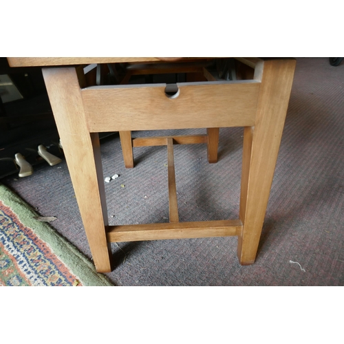 354 - Adjustable piano stool