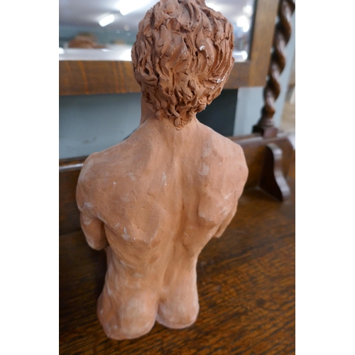 370 - Terracotta figure of lovers - Approx height: 31cm