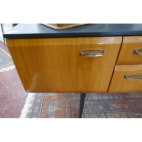 373 - Mid-century sideboard - Approx size: W: 158cm D: 46cm H: 66cm