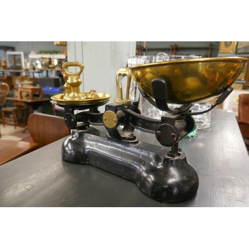 380 - Vintage Boots weighing scales