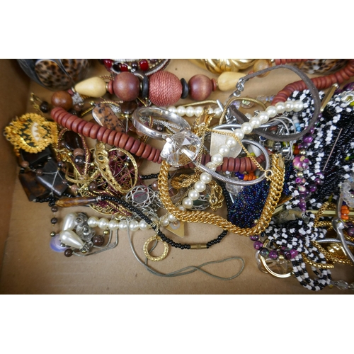 76 - Collection of costume jewellery