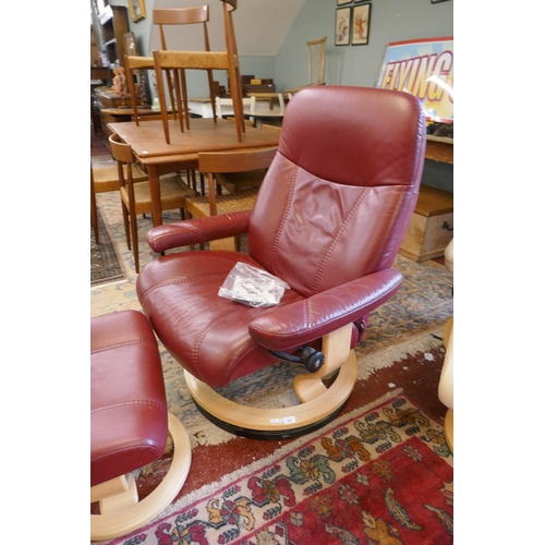 427 - Stressless reclining chair together with matching footstool - Burgundy