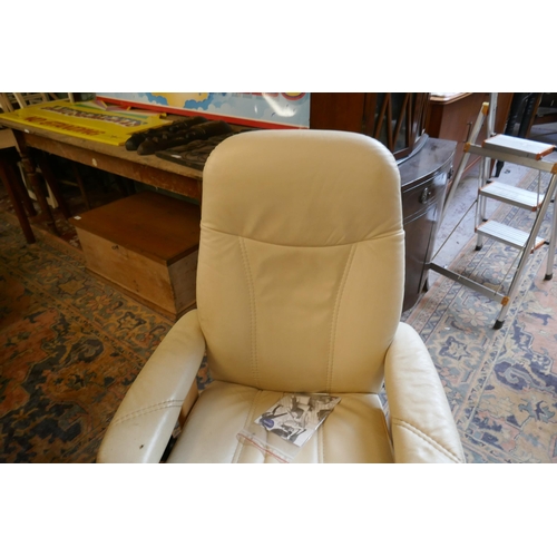 428 - Stressless reclining chair together with matching footstool - Cream