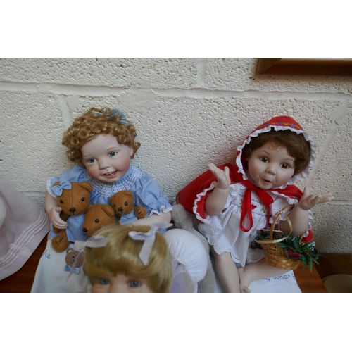 431 - Collection of 11 'The Ashton-Drake Galleries' collectors dolls together with another