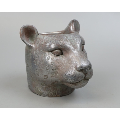 198 - Planter in the form of a leopards head