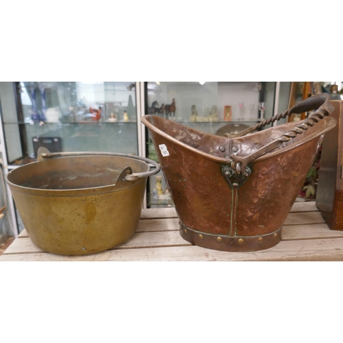 284 - Copper coal scuttle together with brass jam pan