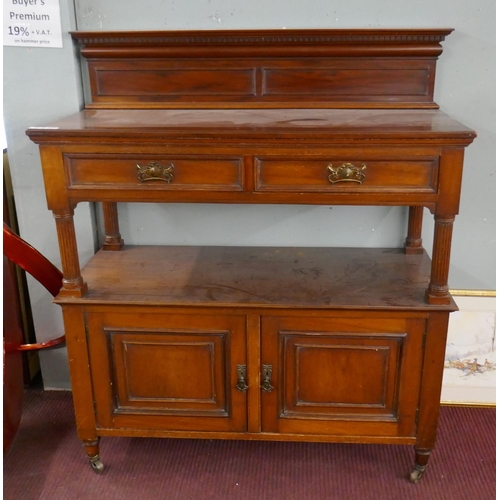 400 - Mahogany buffet - Approx size: W: 124cm D: 51cm H: 142cm