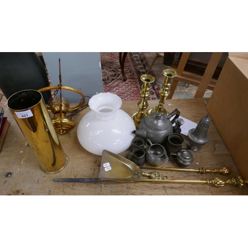 421 - Collection of brass and pewter to include a shell casing