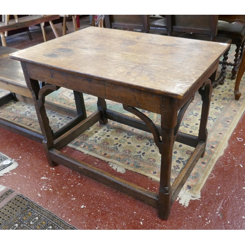 429 - Antique oak table - Approx size: W: 91cm, D: 66cm, H: 72cm