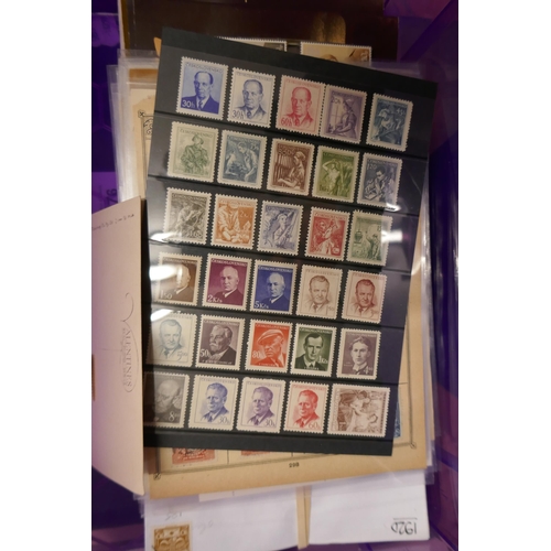 275 - Stamps - good collection