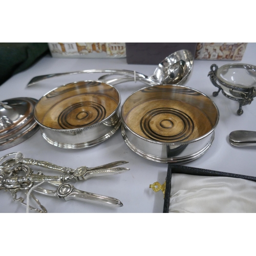 306 - Collection of silver plate to include champagne coasters