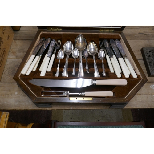 320 - Cased cutlery set