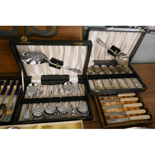 347 - Large collection of silver plate to include a large tray and napkin rings etc