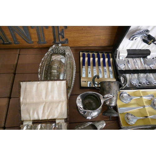 347 - Large collection of silver plate to include a large tray and napkin rings etc