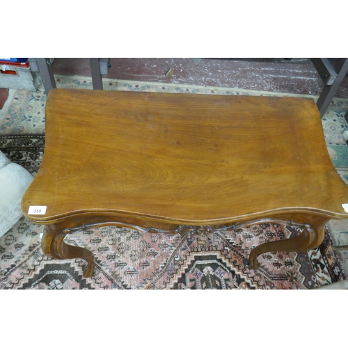 359 - Mahogany tea table with pull out rear legs