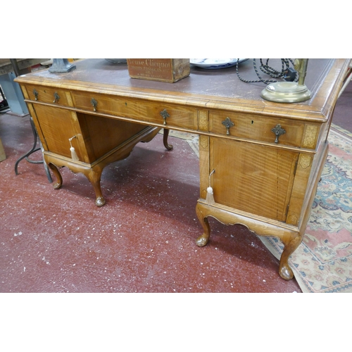 412 - Fine inlaid walnut 1920's Partners desk by Gill & Reigate - Approx size: W: 160cm, D: 87cm, H: 7... 