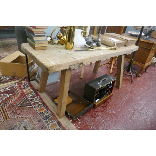 422 - Antique work bench - Approx size: W: 164cm, D: 64cm, H: 73cm