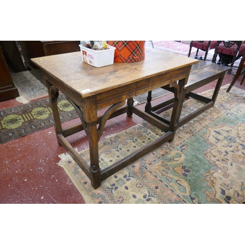 429 - Antique oak table - Approx size: W: 91cm, D: 66cm, H: 72cm