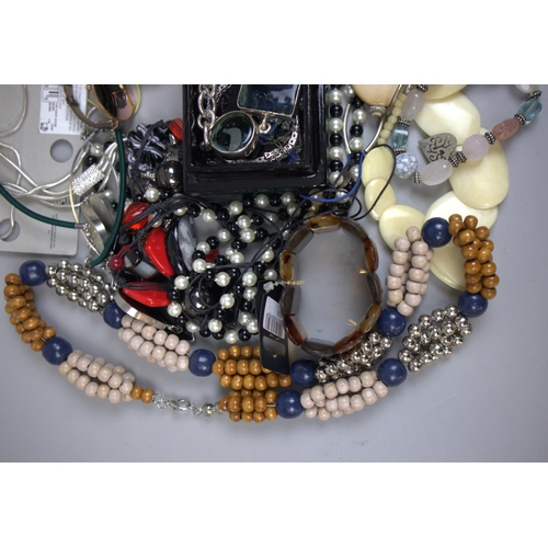 91 - Collection of costume jewellery