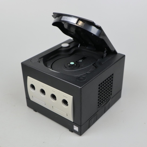 24 - Nintendo GameCube and games