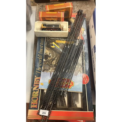 251 - Hornby ‘00’ gauge Inter-City 125 set with accessories