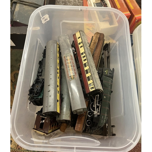 253 - Collection of model trains etc to include Hornby and Tri-ang