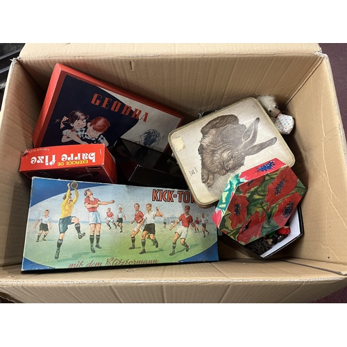 288 - Collection of vintage toys etc