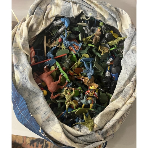 298 - Collection of toy soldiers etc