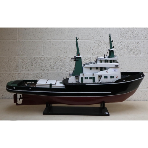 351 - Large radio controlled model of a fishing boat with servers - Approx L 103cm