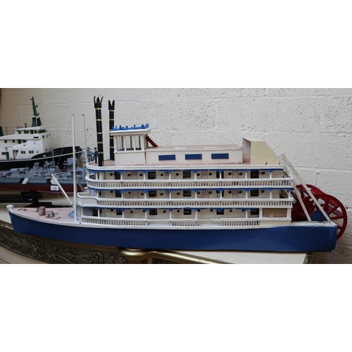 353 - Large model of a Mississippi river boat paddle steamer - Approx L 130cm