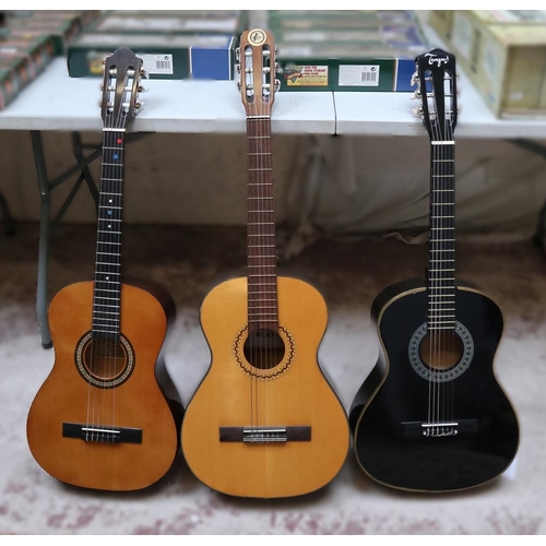 356 - 3 3/4 guitars in good condition