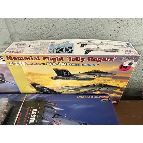 193 - Collection of aircraft models to include Revell AZ model etc