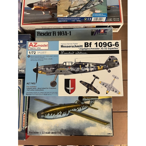 193 - Collection of aircraft models to include Revell AZ model etc